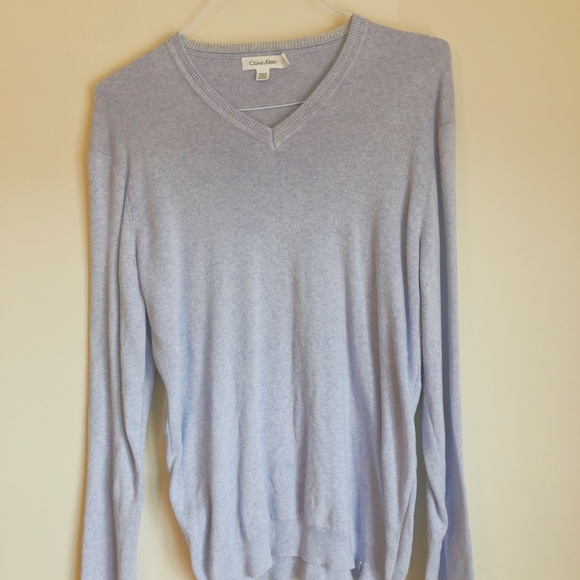 like new. Super soft Calvin Klein lavender sweater - Picture 1 of 2
